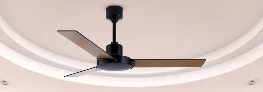  How does the number of blades affect the performance of a ceiling fan?